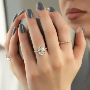 Oval diamond engagement ring